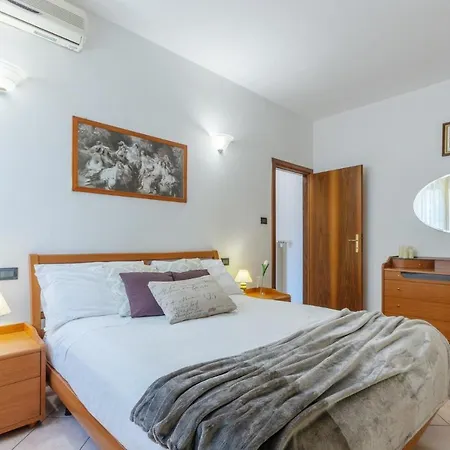 Quiet And Roomy With Balcony *