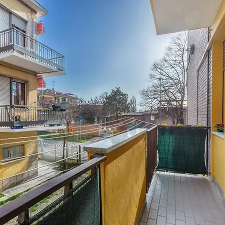 公寓 Quiet And Roomy With Balcony *