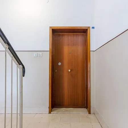 公寓 Quiet And Roomy With Balcony *